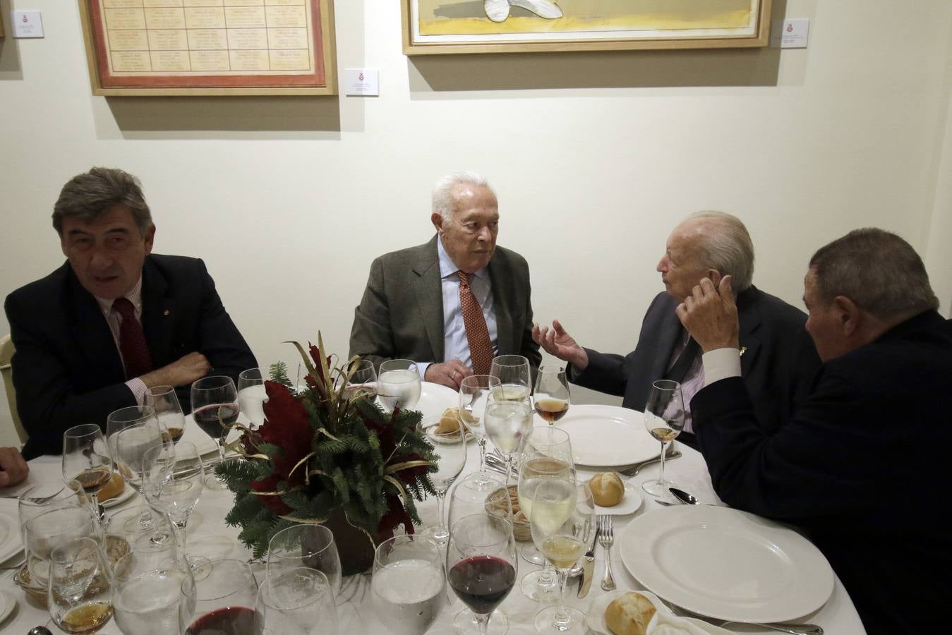 Almuerzo homenaje que la Real Maestranza ha dedicado a Curro Romero. JUAN FLORES