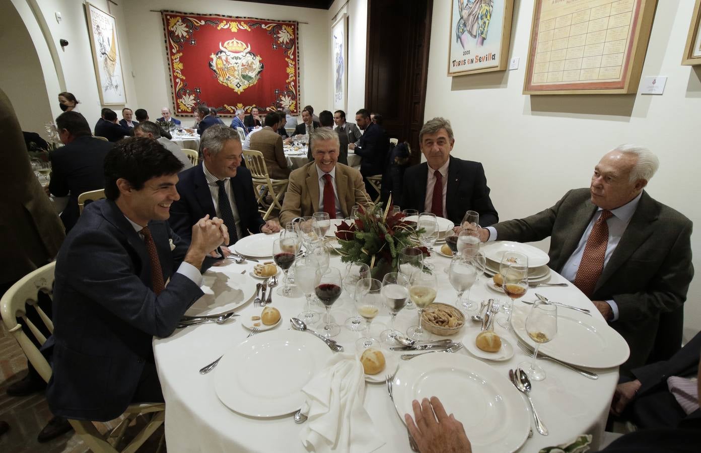 Almuerzo homenaje que la Real Maestranza ha dedicado a Curro Romero. JUAN FLORES