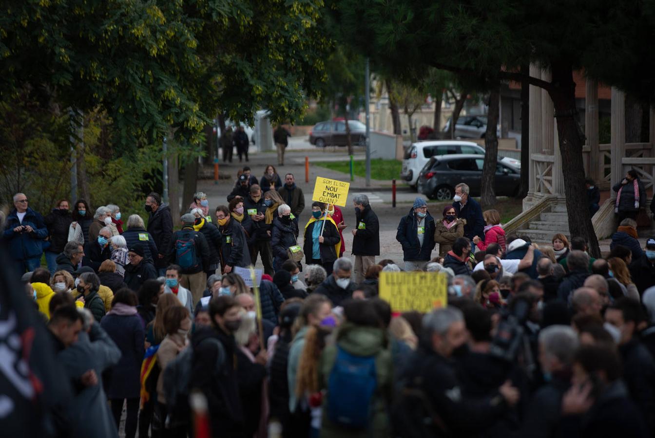 La manifestación se ha convocado por entidades independentistas después de que una familia lograse que su hijo recibiese el 25% de clases en castellano. 