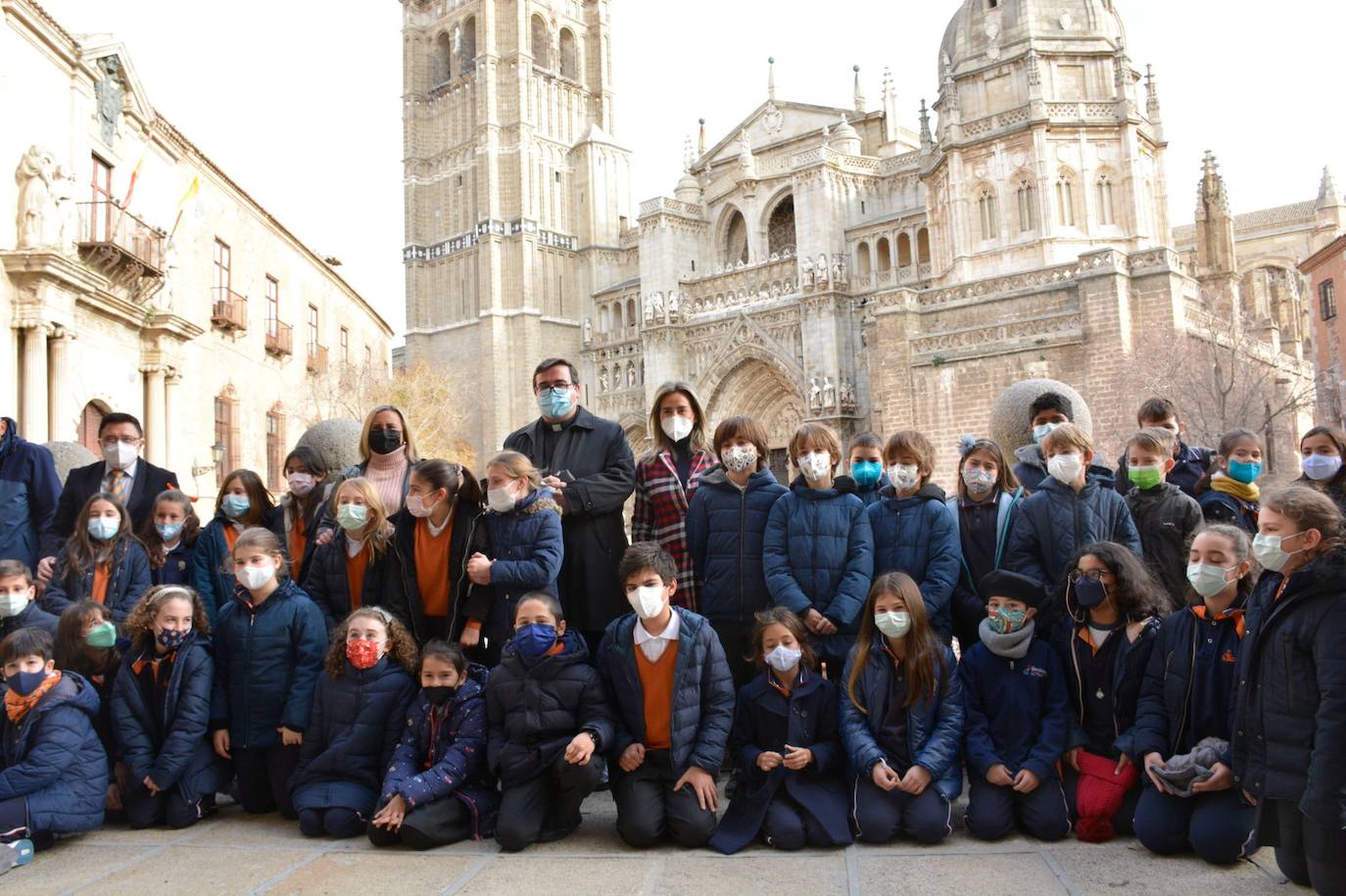 Los alumnos del colegio Divina Pastora en el Ayuntamiento. 