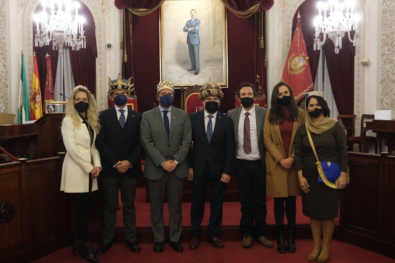 FOTOS: Los Reyes Magos reciben sus coronas en el Ayuntamiento de Cádiz