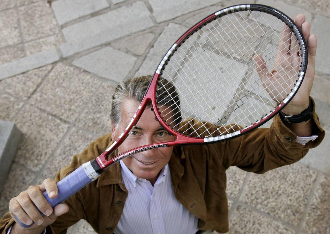 Manolo Santana durante una entrevista. 