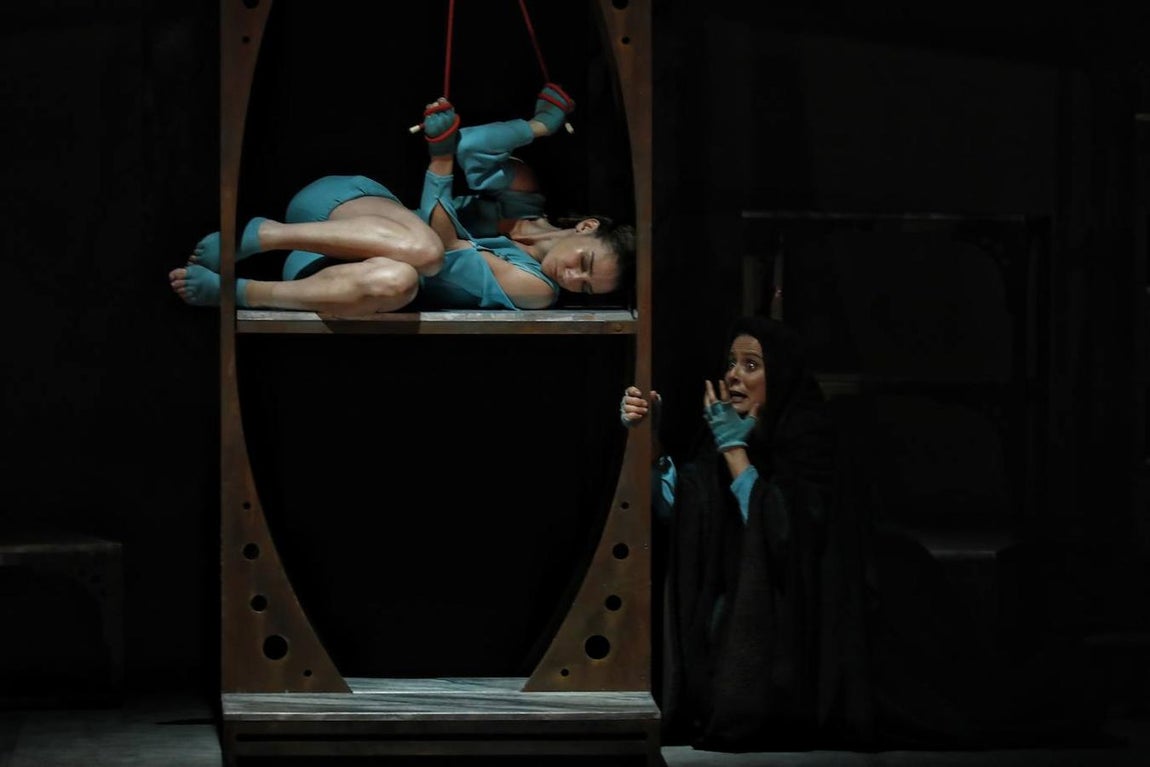 La obra &quot;Malvivir&quot; en el Gran Teatro de Córdoba, en imágenes