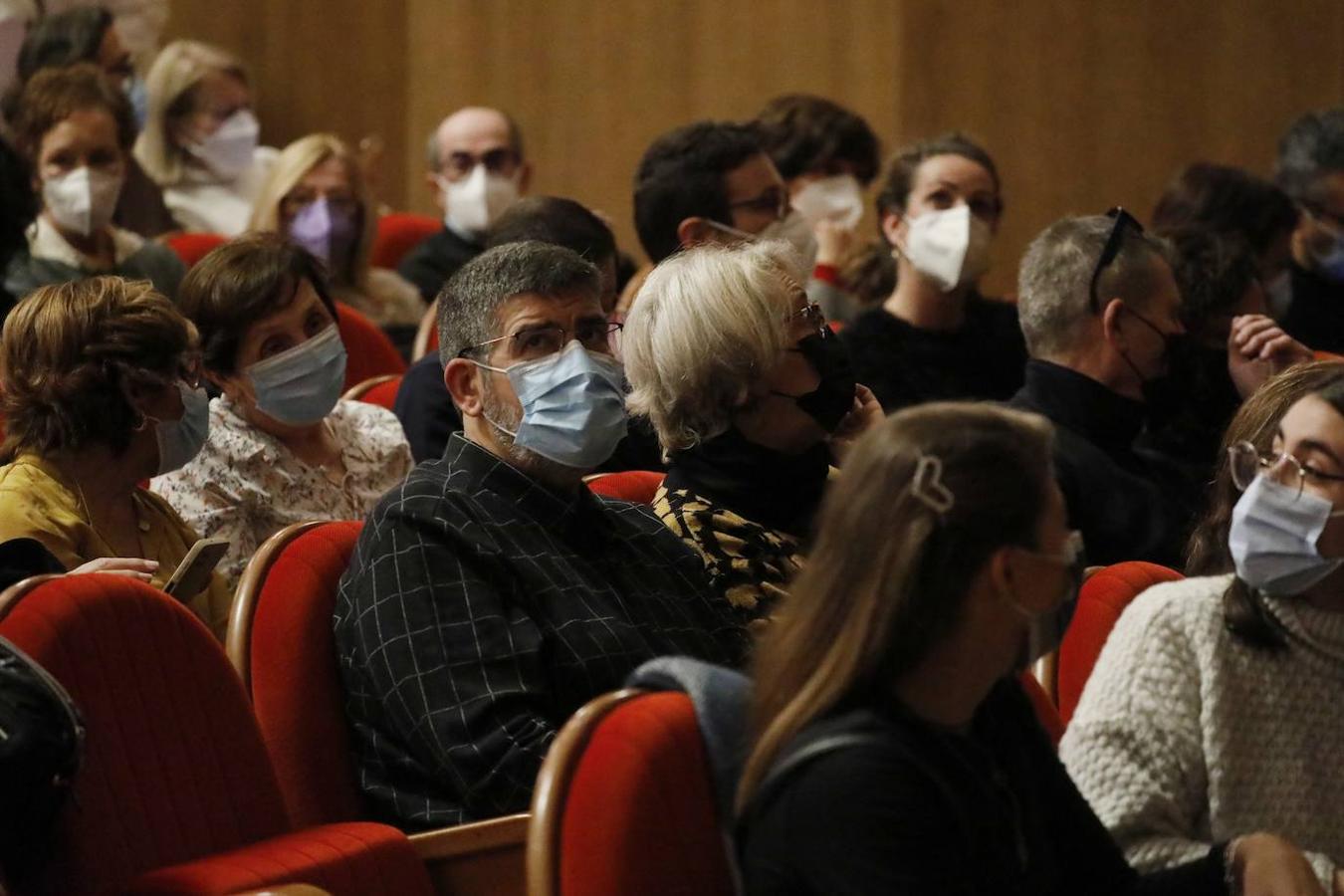 La obra &quot;Malvivir&quot; en el Gran Teatro de Córdoba, en imágenes