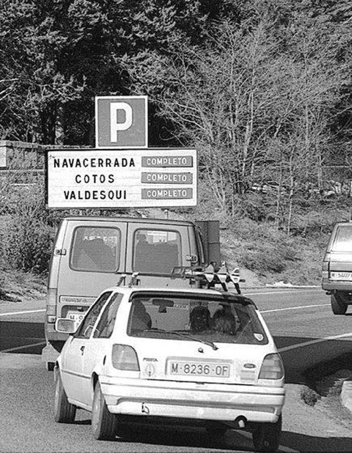 Cartel de señalización de los tres aparcamientos de la Sierra completos (1997). 