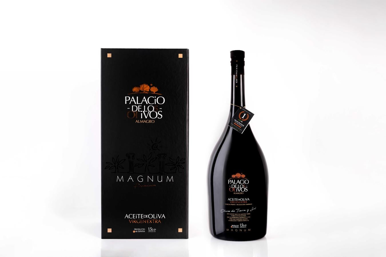 Botella magnum Palacio de los Olivos. Un AOVE de calidad suprema en formato magnum de edición especial, única en el mundo, puesto que es en formato cava. Un regalo de lujo de Palacio de los Olivos, una de las marcas más laureadas internacionalmente (con más de 15 medallas de oro en 2021). Regalar oro líquido siempre es un acierto y en esta ocasión si además se trata del aceite nº1 del mundo en variedad Picual durante 5 años consecutivos por el prestigioso EVOO World Ranking, el éxito estará garantizado. Precio: 38,50€