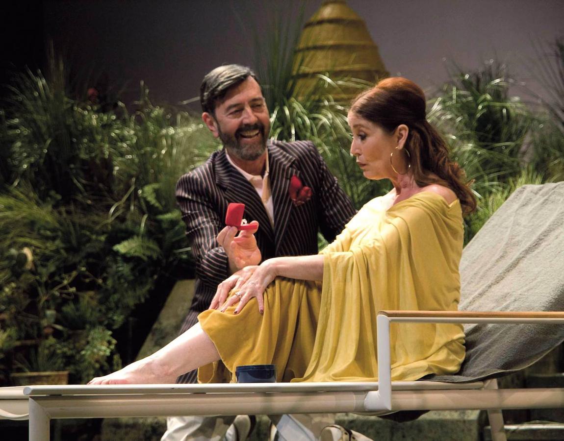 Verónica Forqué protagonizó junto a Miguel Rellán, en 2010, 'La Abeja Reina', una obra de teatro escrita originalmente por Charlotte Jones. 