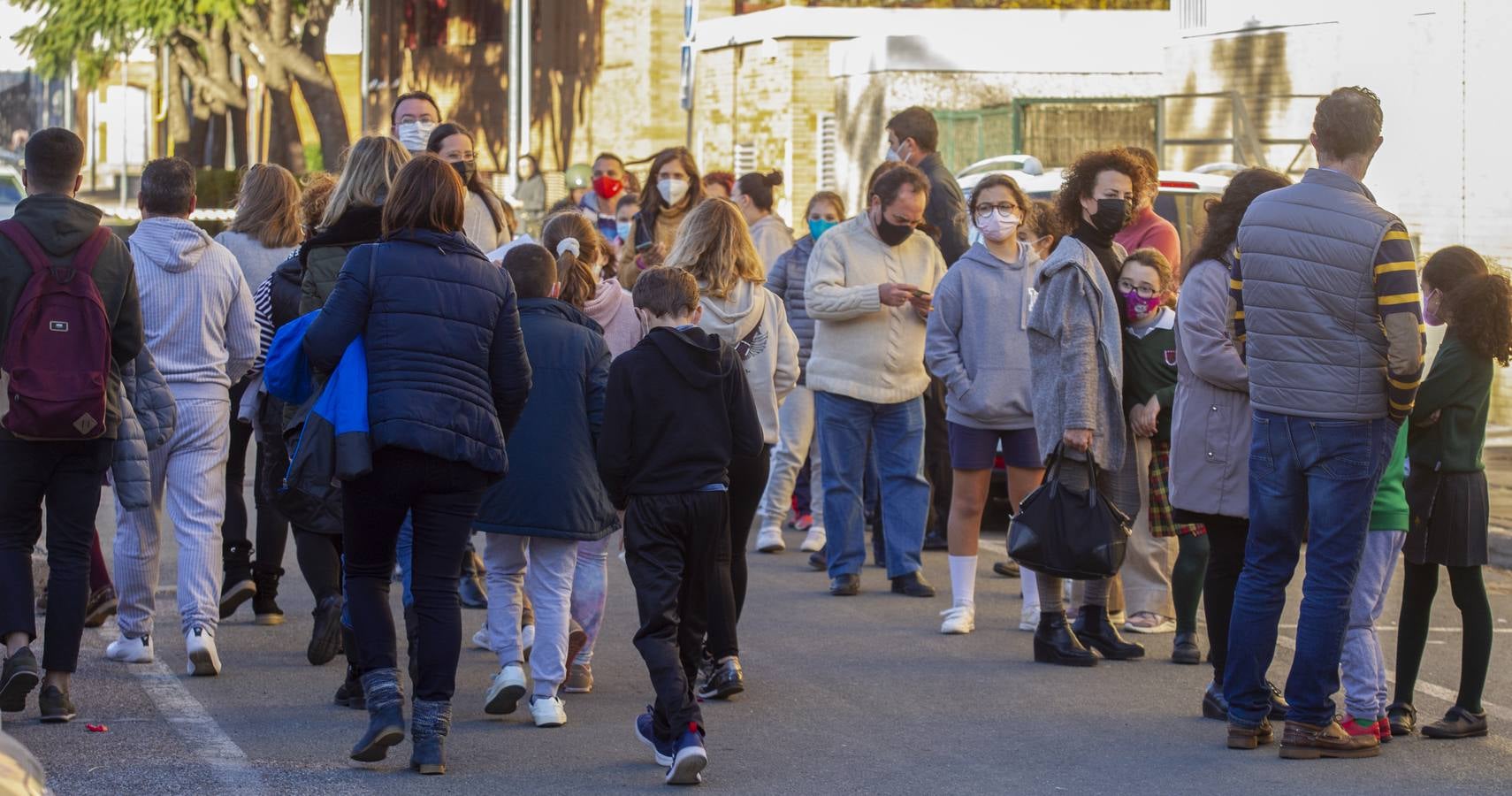 En imágenes, los niños de Sevilla comienzan a vacunarse contra el Covid