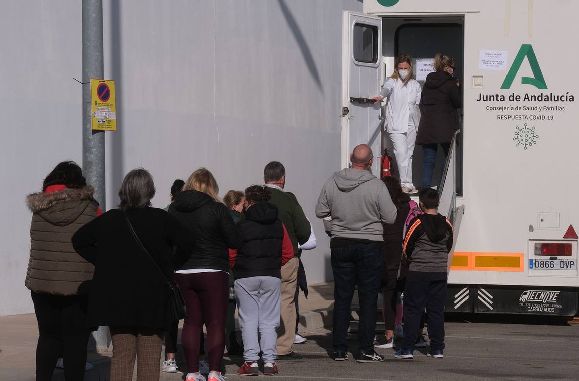 FOTOS: Primer día de vacunación contra el Covid en los menores de 12 años de la provincia de Cádiz