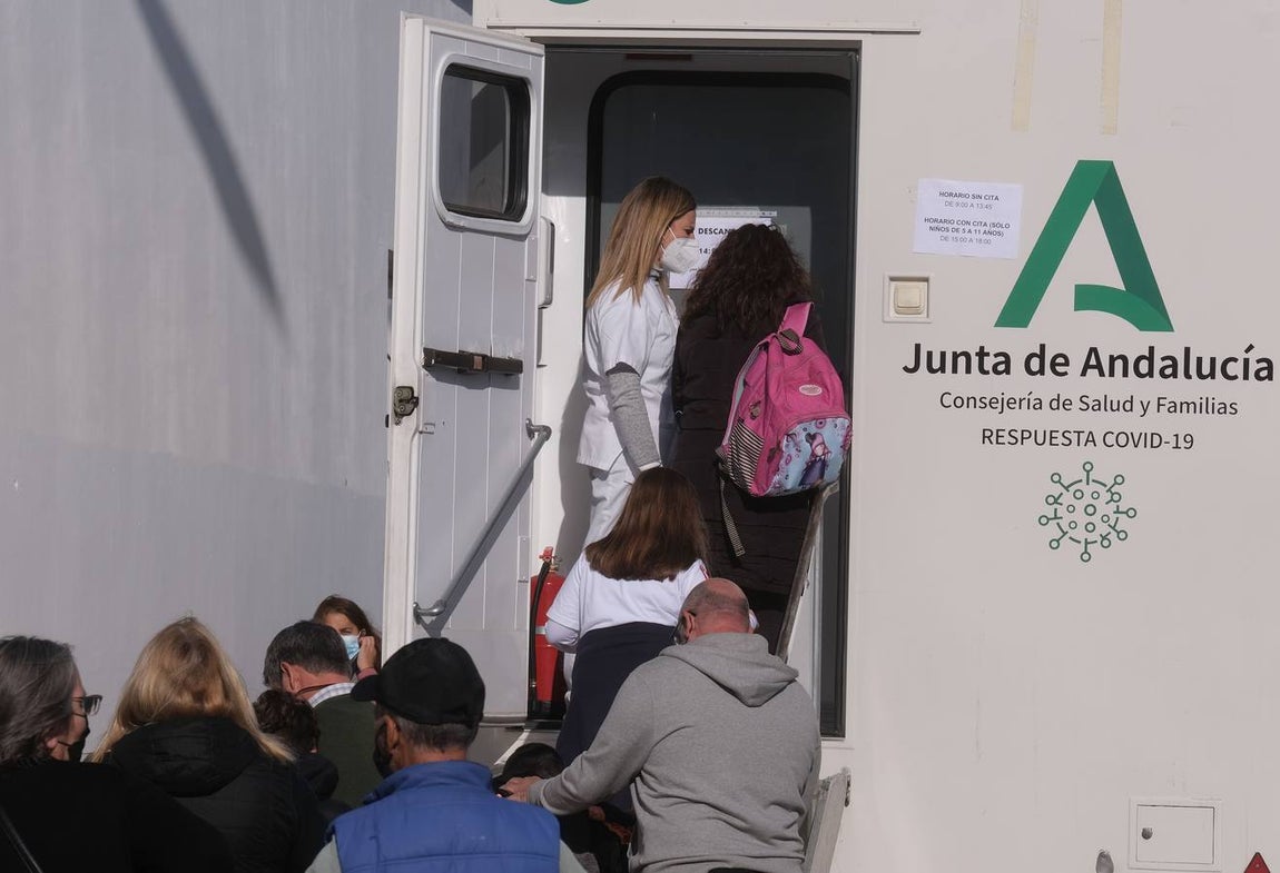 FOTOS: Primer día de vacunación contra el Covid en los menores de 12 años de la provincia de Cádiz