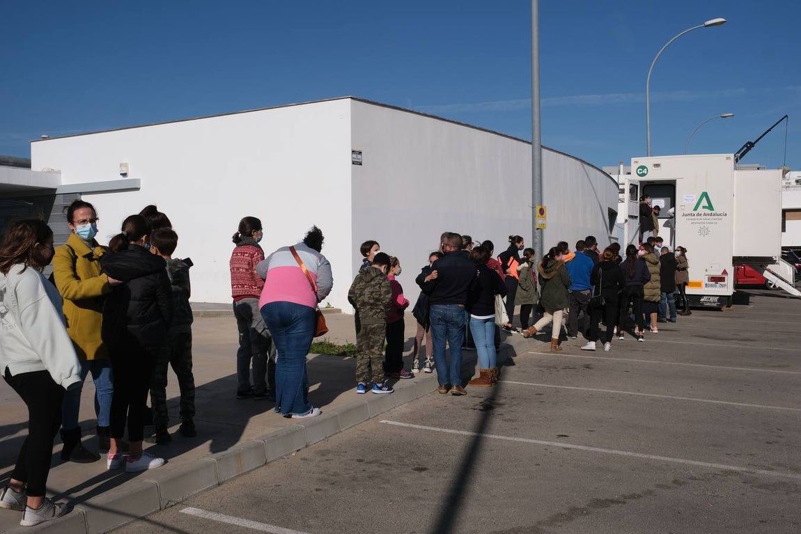 FOTOS: Primer día de vacunación contra el Covid en los menores de 12 años de la provincia de Cádiz