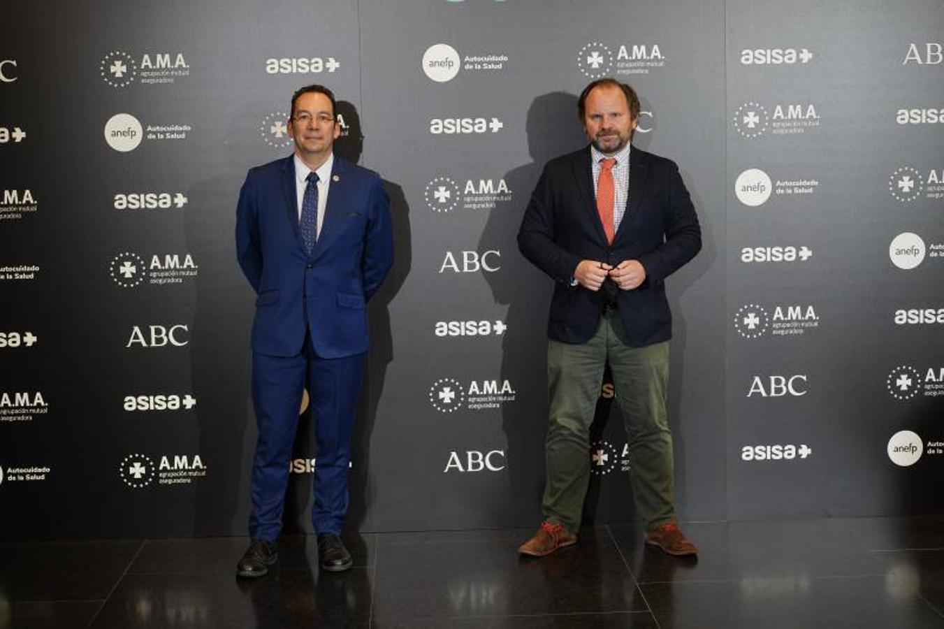 José Luis Cobos e Iñigo Lapetra del Consejo General de Enfermería. 