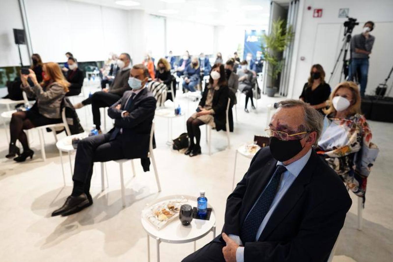 El investigador Mariano Barbacid y Alicia Koplowitz, entre los asistentes a la entrega de premios. 