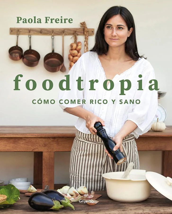 'Foodtropia', de Paola Freire. <a href="https://www.abc.es/bienestar/alimentacion/abci-paola-freire-foodtropia-despensa-esta-llena-conservas-facilitan-cenas-ultima-hora-202110210119_noticia.html" target="_blank">Paola Freire</a> ha querido plasmar el día a día de su alimentación en este libro y comparte con nosotros una gran variedad de recetas, todas ellas deliciosas. Aquí encontraremos aperitivos, guarniciones, recetas dulces y platos principales cocinados con lo mejor de cada estación y con ingredientes que se pueden comprar con facilidad en los mercados locales. Recetas que se elaboran con frutas, proteínas animales y vegetales, legumbres, pastas, arroces, pero en las que, sobre todo, priman las verduras y hortalizas.