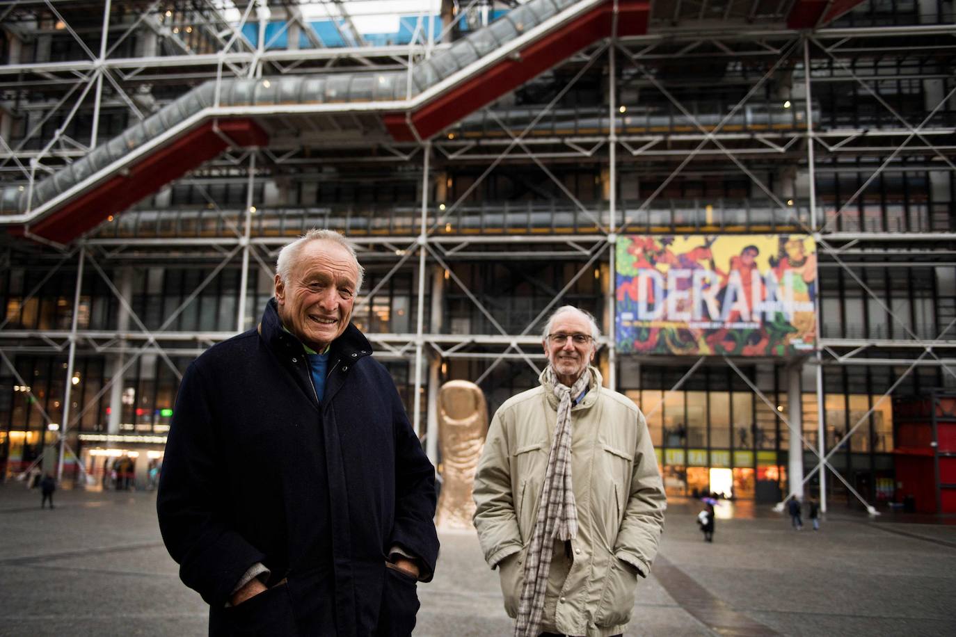 Richard Rogers y Renzo Piano frenta a una de las grandes obras del arquitecto, el centro Pompidou. 