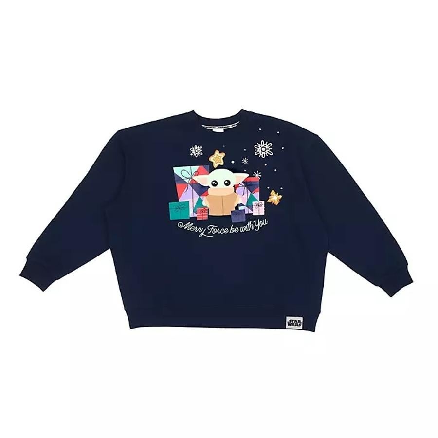 Disney - Jerséis navideños para lucir estas fiestas. Sudadera de algodón de ‘The Mandalorian’ con motivos navideños, de Disney. Un modelo divertido a la par que discreto para los amantes de la saga que pueden lucir todos los miembros de la casa. Precio: 27€.