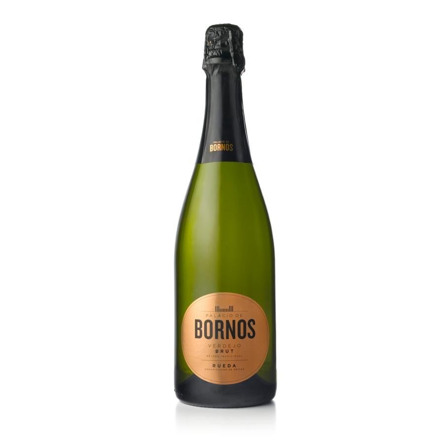 Palacio de Bornos Brut. La Bodega Denominación de Origen Rueda, Palacio de Bornos, se viste de gala con la llegada de estas fechas navideñas, ofreciendo uno de sus verdejos de alta gama, un espumoso con dos años de crianza en botella que cuenta con un color amarillo pajizo con irisaciones doradas. Burbuja fina, redondeada y bien integrada. Aroma potente, complejo y maduro, connotas de flores blancas y hierbas silvestres. Precio: 9,5€
