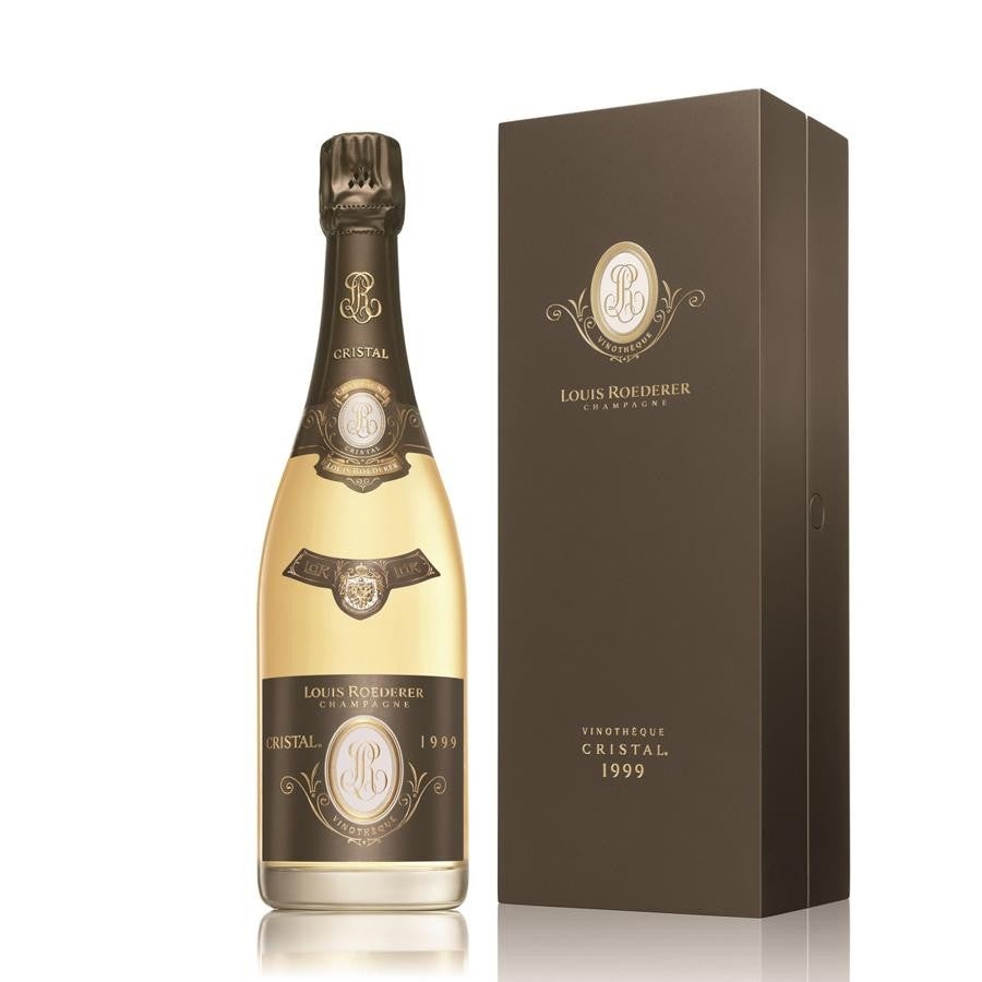 Louis Roederer Cristal Vinothèque 1999. Cristal Vinothèque es la culminación del savoir-faire de Louis Roederer, una de las marca de champán más admirada del mundo. Veinte años de esmerada atención y técnicas únicas de elaboración del vino dan lugar a un número extremadamente limitado de botellas de Cristal, solo producidas en las añadas más destacadas, por su carácter y elegancia. Vinothèque es una edición especial con una crianza de 7 años en rima y 7 años añadidos en punta. Una edición rara y ultra limitada de champagne que se caracteriza por una combinación única de frescura junto a la complejidad propia de la edad. Precio: 1.300€