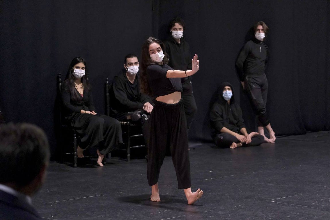 Jornada de puertas abiertas del Ballet Flamenco de Andalucía para los alumnos del conservatorio. J.M. SERRANO