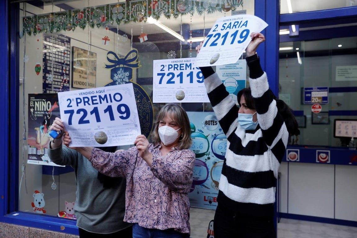 El segundo premio del Sorteo Extraordinario de la Lotería de Navidad, el 72.119, ha caído este miércoles íntegro en Basauri. 