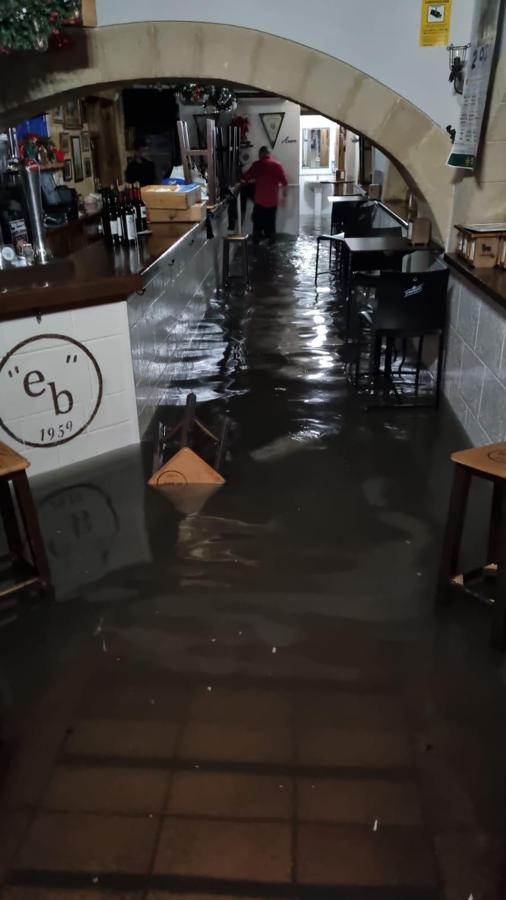 FOTOS: Calles anegadas y locales inundados tras la intensa lluvia en la provincia de Cádiz