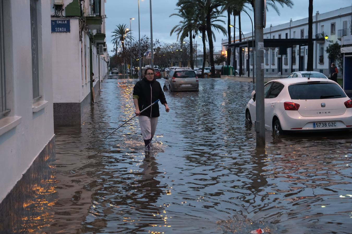 FOTOS: Calles anegadas y locales inundados tras la intensa lluvia en la provincia de Cádiz