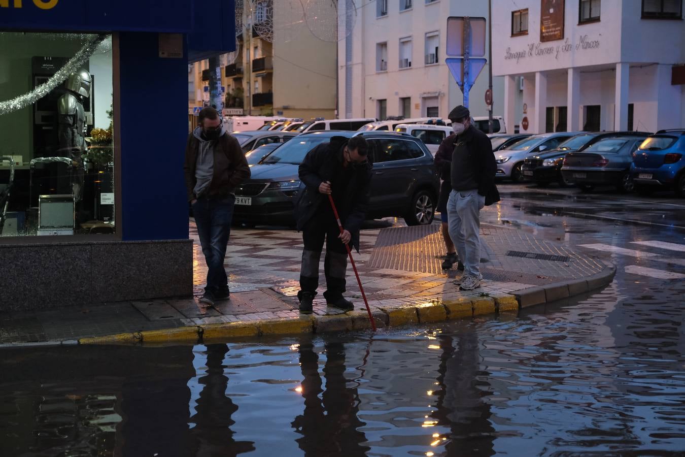 FOTOS: Calles anegadas y locales inundados tras la intensa lluvia en la provincia de Cádiz