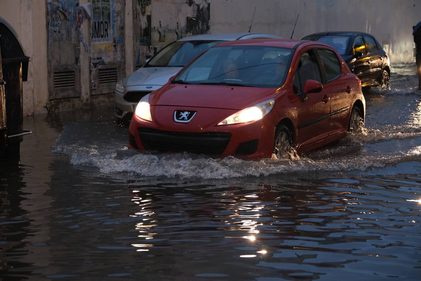 FOTOS: Calles anegadas y locales inundados tras la intensa lluvia en la provincia de Cádiz