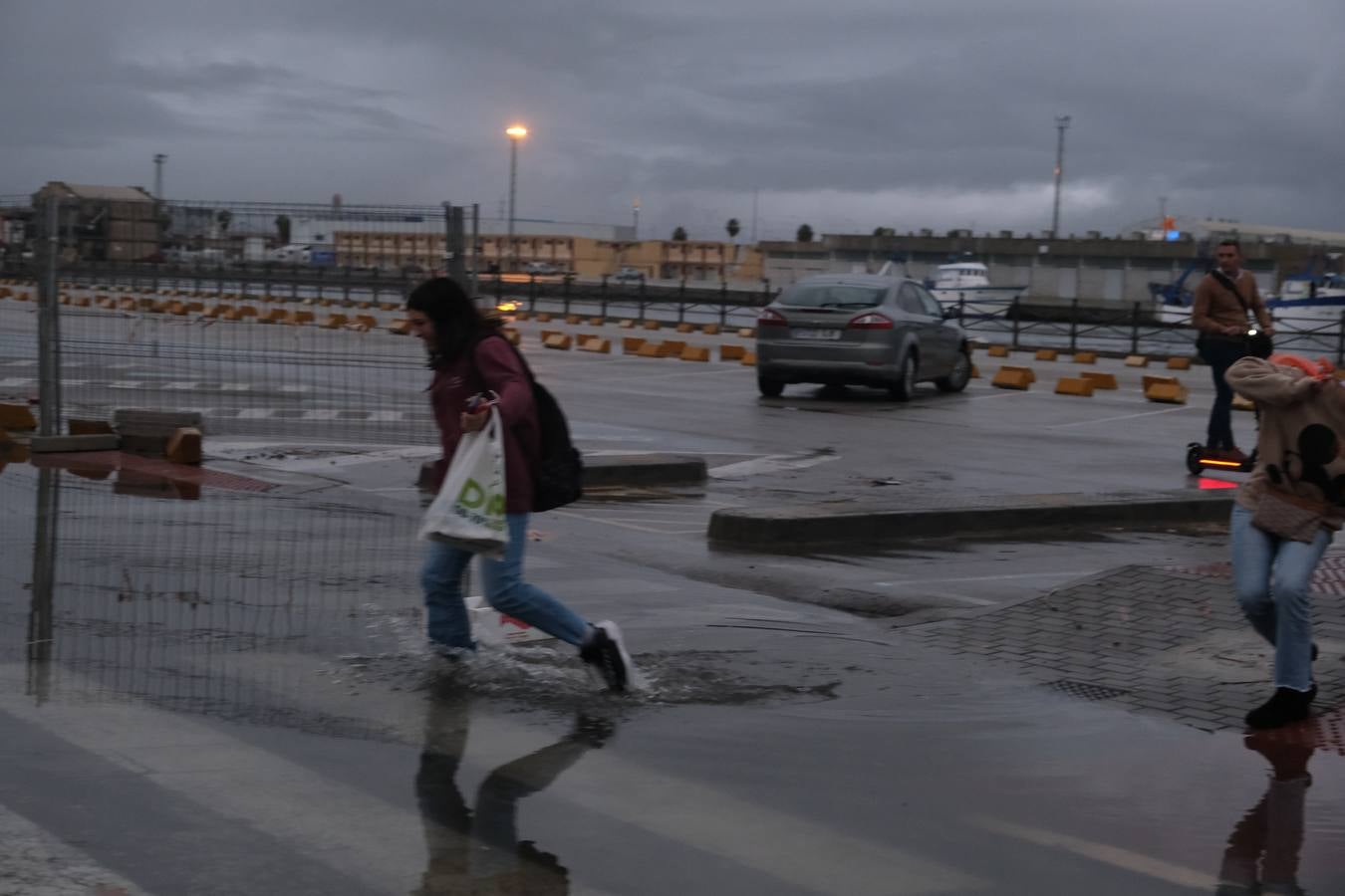 FOTOS: Calles anegadas y locales inundados tras la intensa lluvia en la provincia de Cádiz