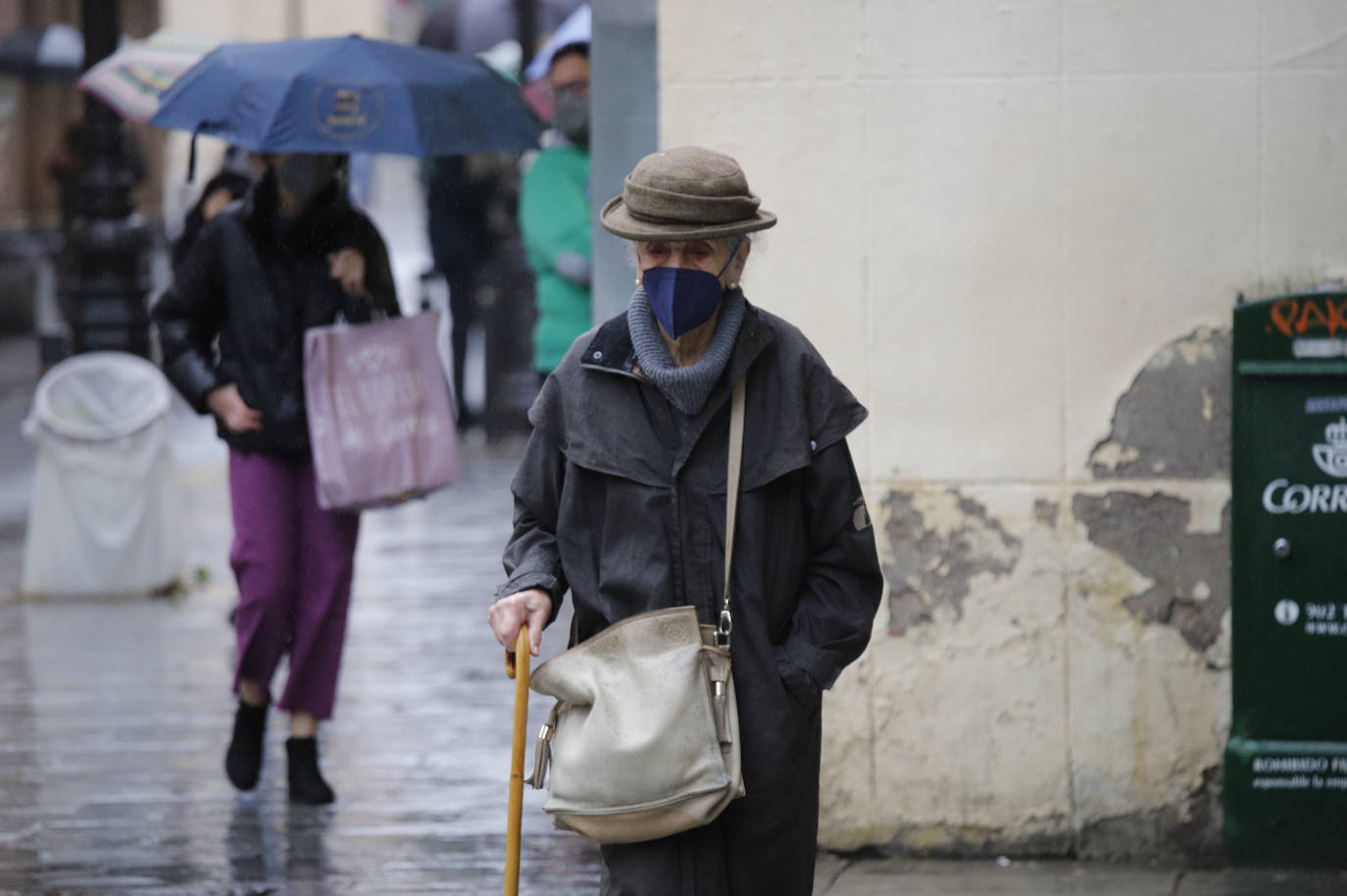 El primer día de la vuelta de las mascarillas a las calles en Córdoba, en imágenes