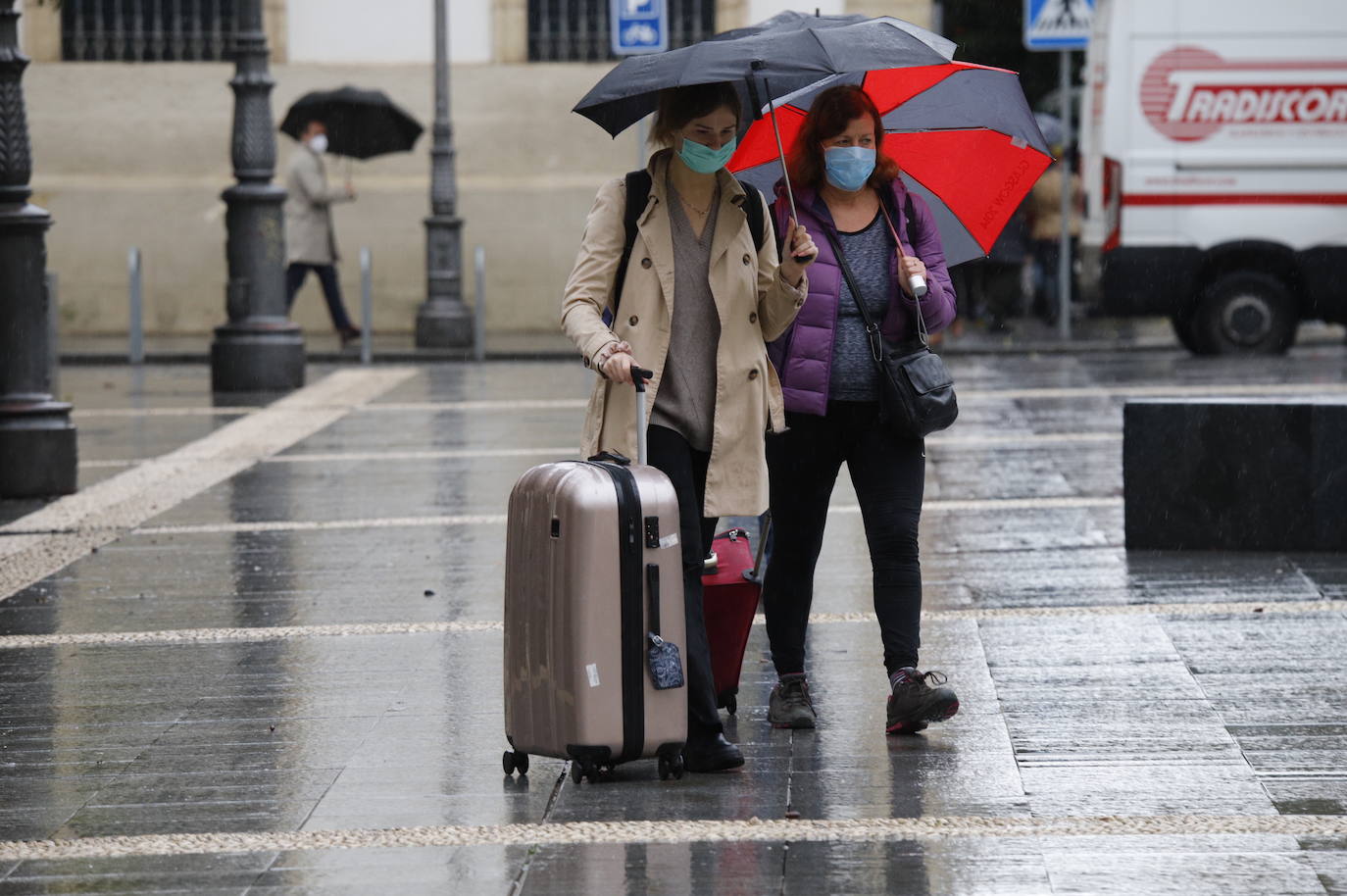 El primer día de la vuelta de las mascarillas a las calles en Córdoba, en imágenes