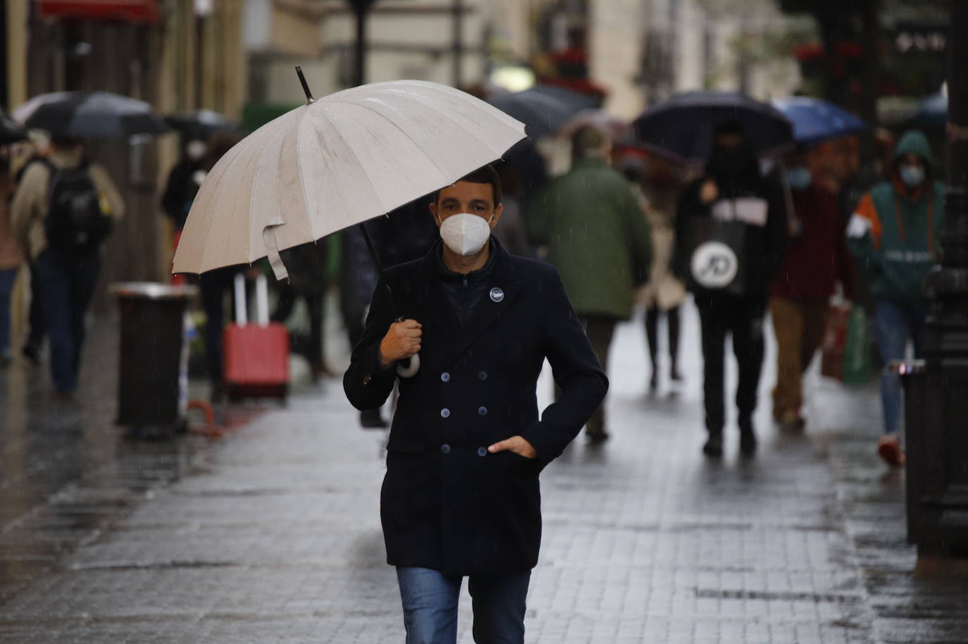 El primer día de la vuelta de las mascarillas a las calles en Córdoba, en imágenes