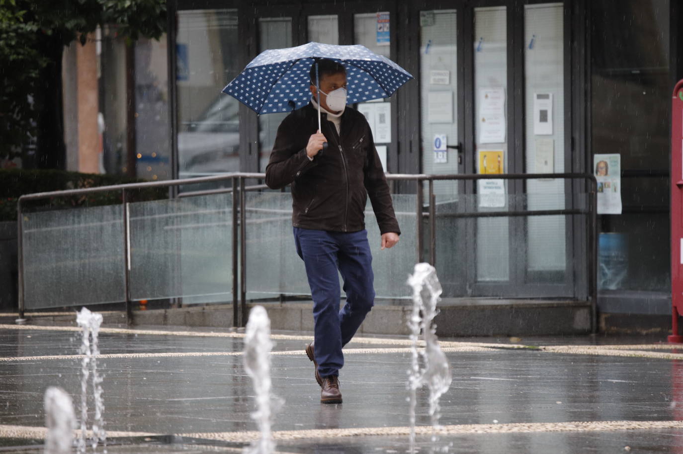 El primer día de la vuelta de las mascarillas a las calles en Córdoba, en imágenes