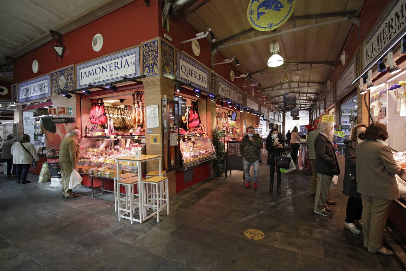 Los mercados de Sevilla han ofrecido sus mejores productos para la Navidad. JUAN FLORES