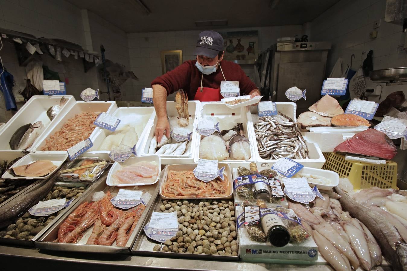 Los mercados de Sevilla han ofrecido sus mejores productos para la Navidad. JUAN FLORES