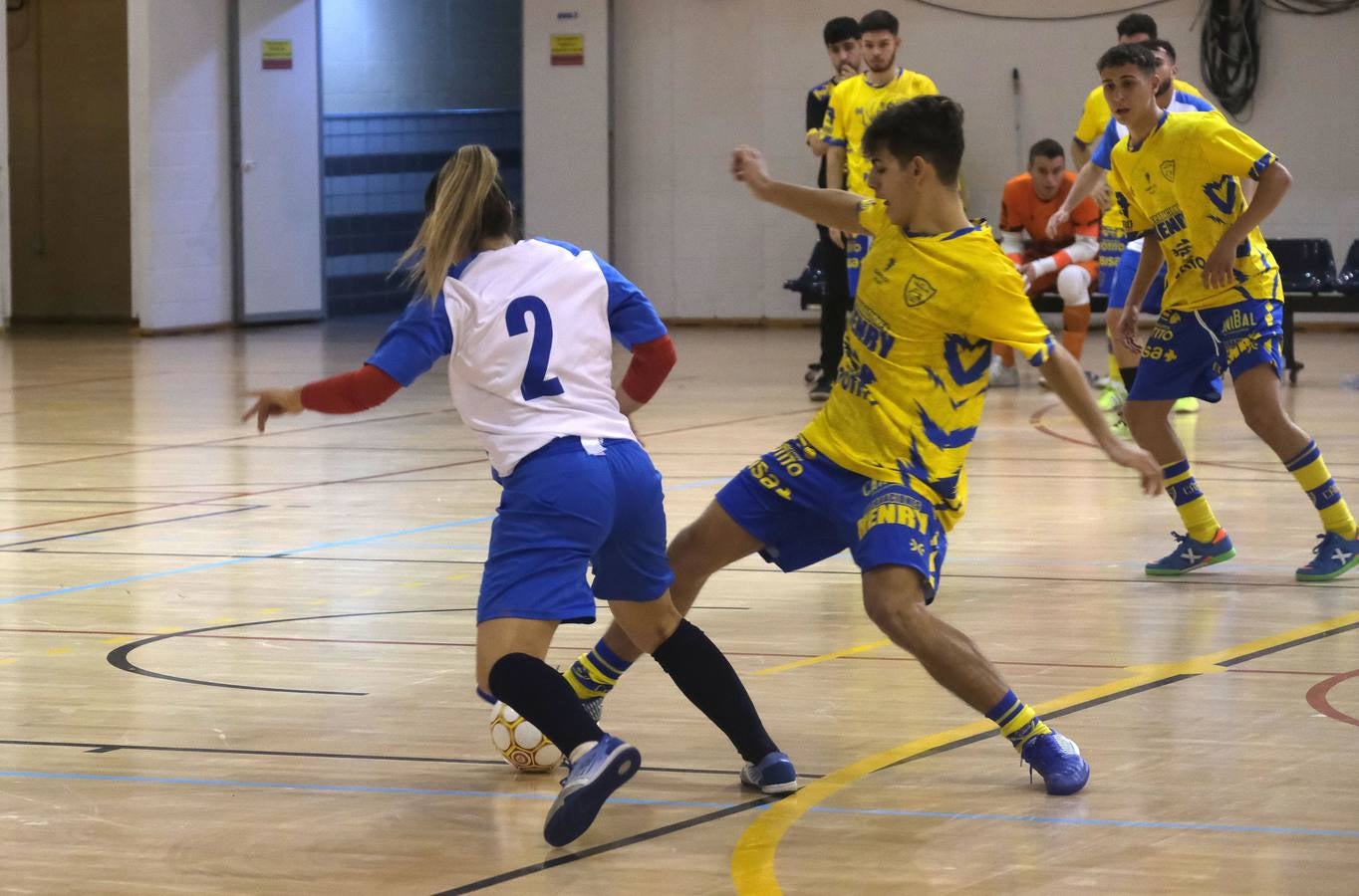 FOTOS: Partido de Reyes Magos de fútbol sala en el Complejo Deportivo Ciudad de Cádiz