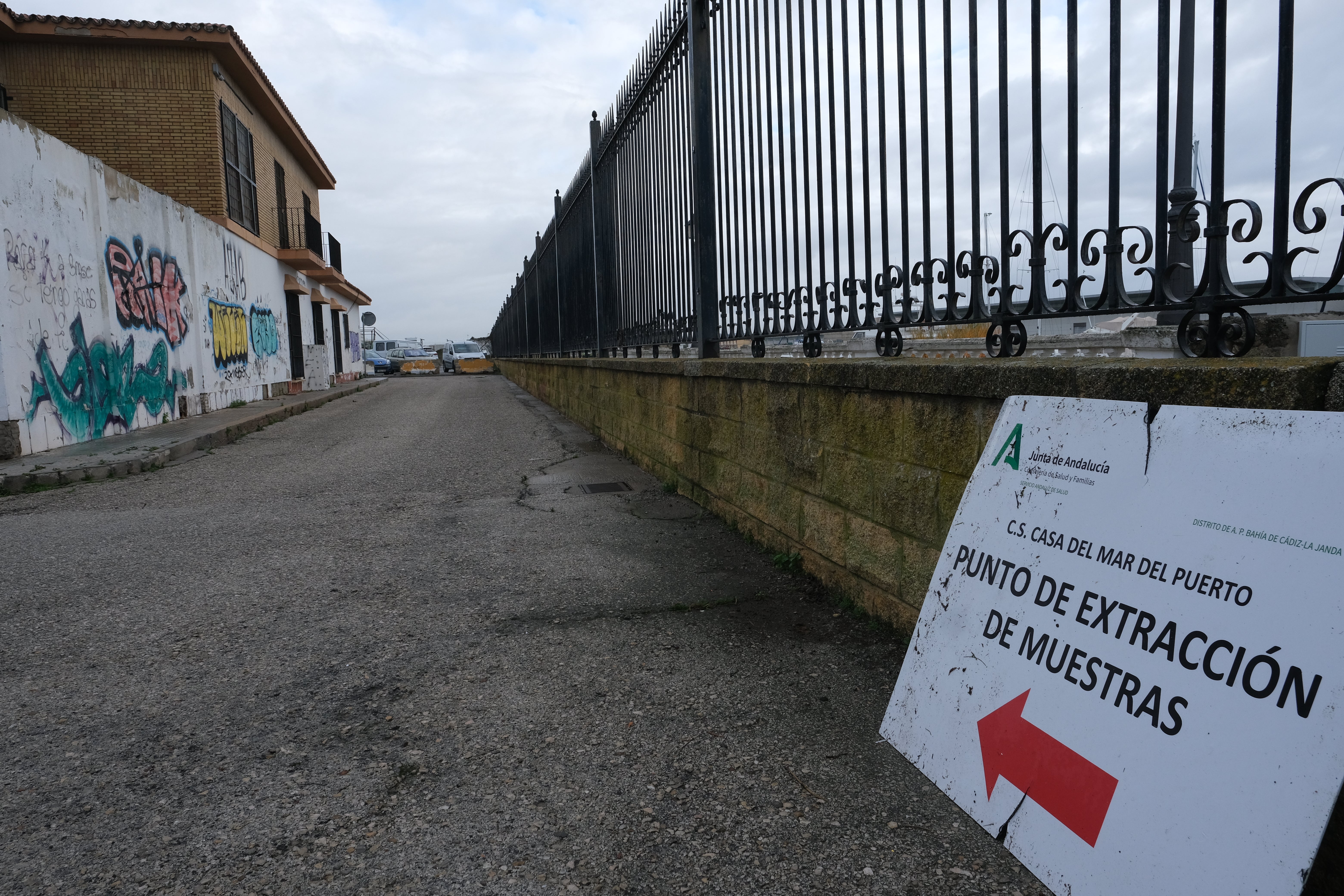 Colas en los nuevos puntos autocovid de Cádiz para test y pruebas PCR