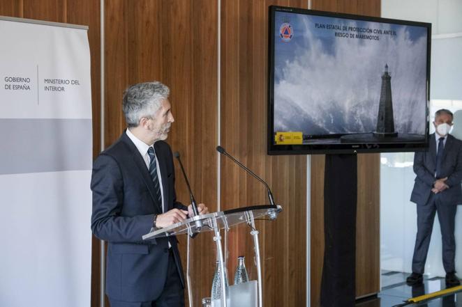 2 de junio. El ministro de Interior, Fernando Grande-Marlaska, eligió Cádiz para presentar el plan diseñado por el Gobierno hacer frente a los tsunamis. El documento establece unos mecanismos para poder activar la alerta con tiempo y poder responder con antelación ante esta amenaza.