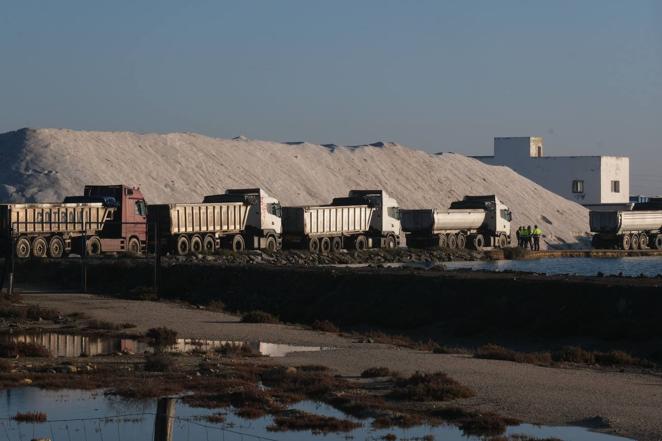 12 de enero. España recurrió a la Bahía para combatir la borrasca Filomena. El desfile de camiones fue continuo en las salinas gaditanas, donde se exportaron unas 100.000 tolenadas de sal para el deshielo en las zonas afectadas.