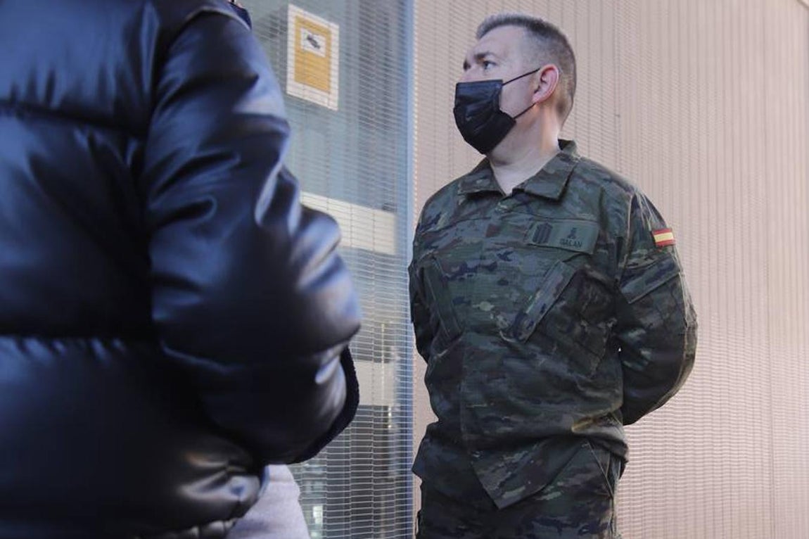 Los militares empiezan a poner vacunas Covid en Córdoba, en imágenes