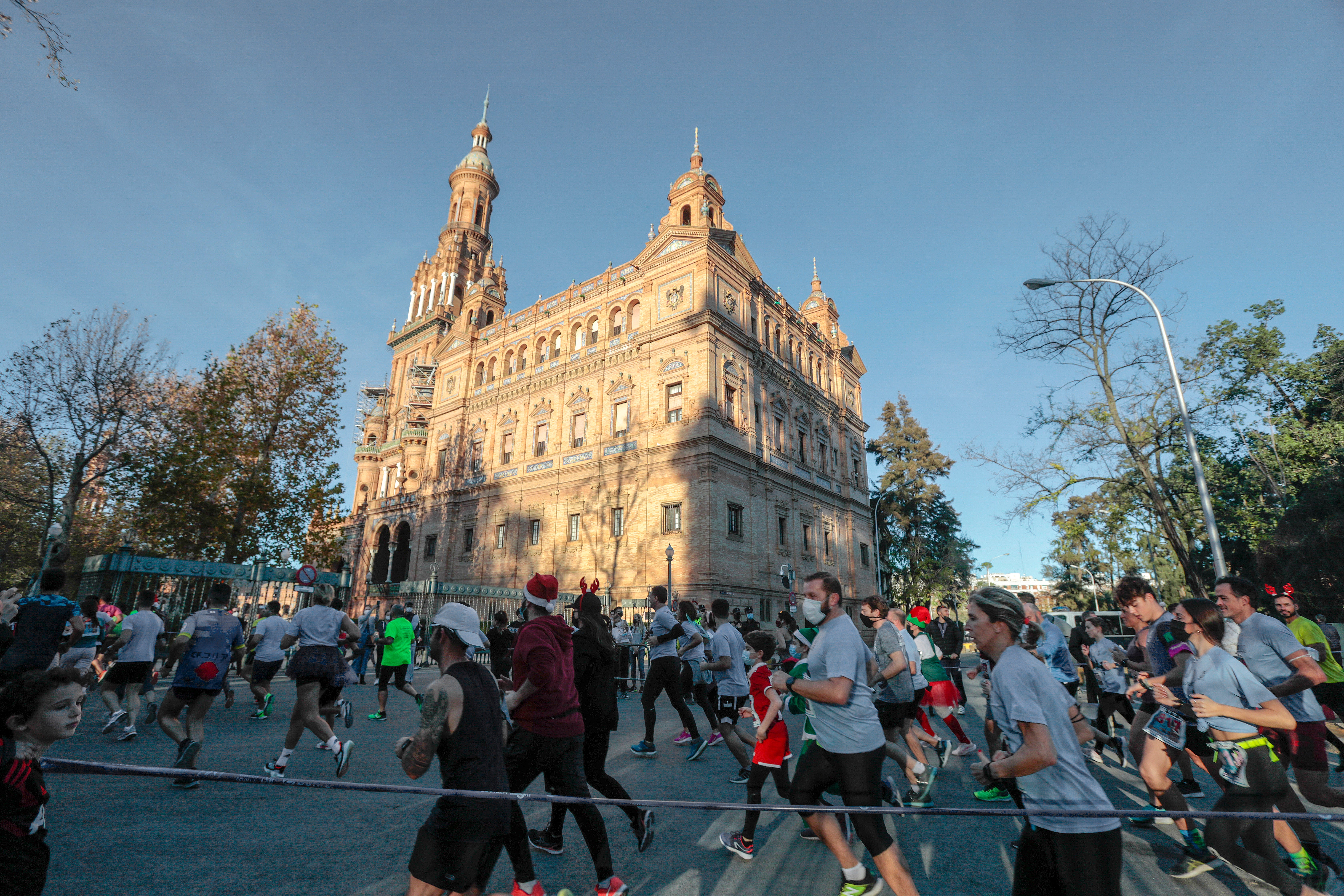 ¿Has corrido la San Silvestre de Sevilla? Búscate en nuestra galería (I)