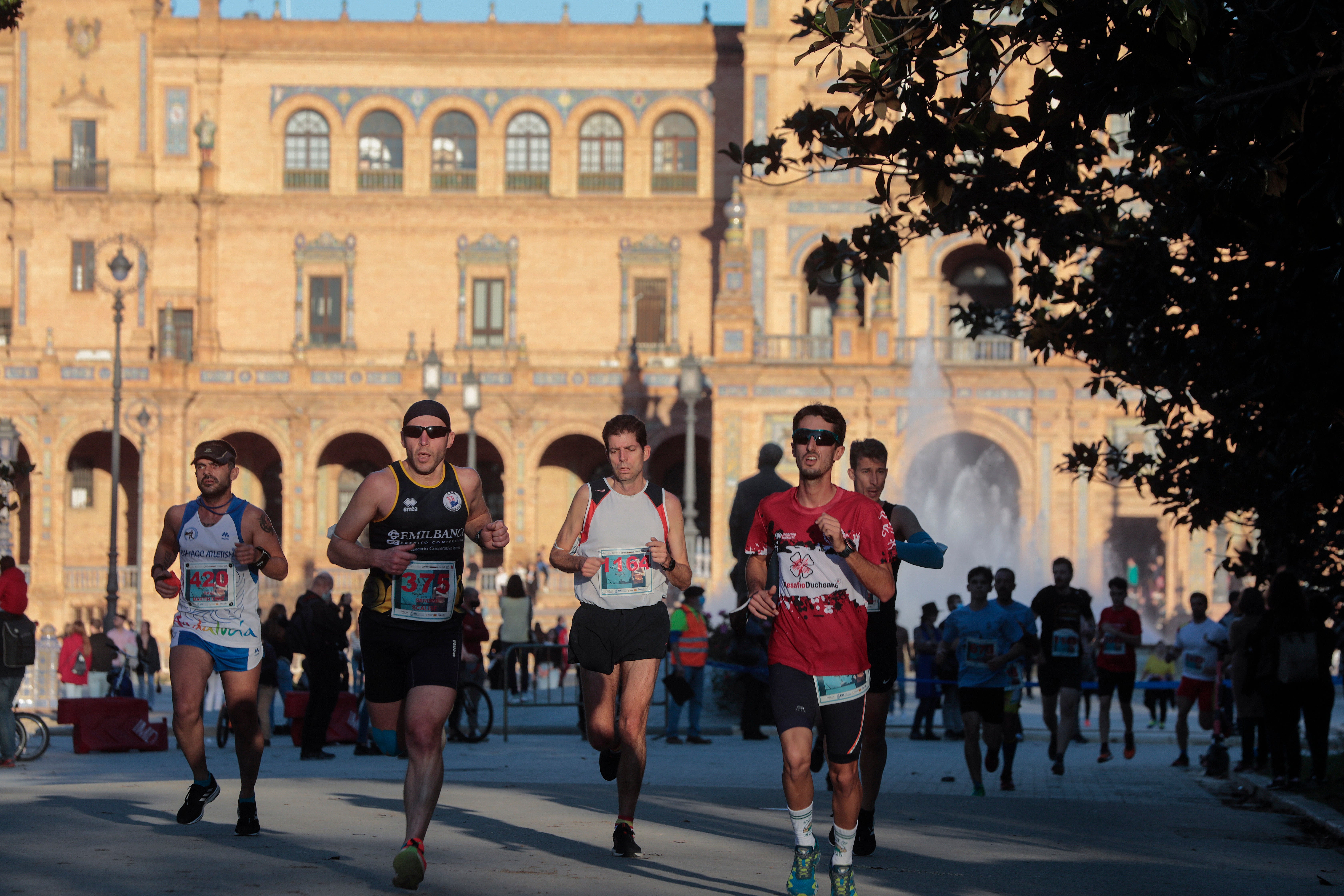 ¿Has corrido la San Silvestre de Sevilla? Búscate en nuestra galería (I)