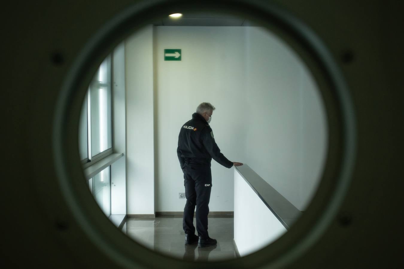 Agentes e instalaciones de la Policía Autonómica en Sevilla. VANESSA GÓMEZ