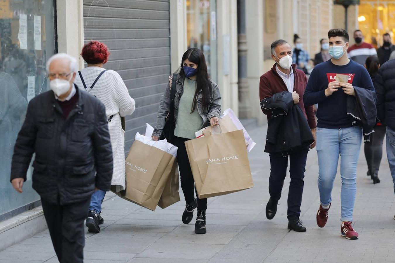 El ambiente de compras para los Reyes Magos en Córdoba, en imágenes