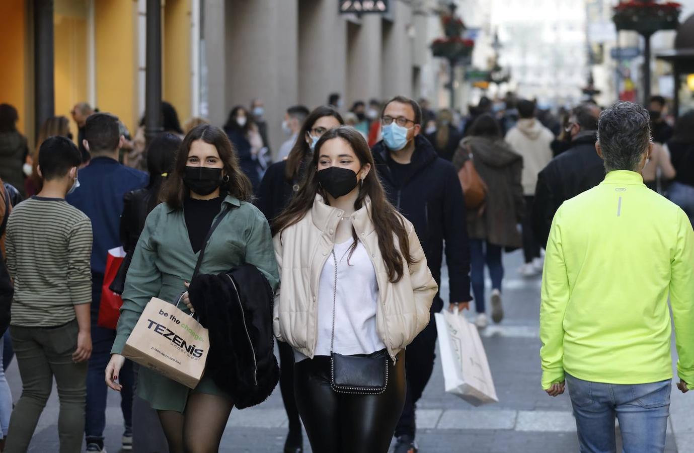 El ambiente de compras para los Reyes Magos en Córdoba, en imágenes