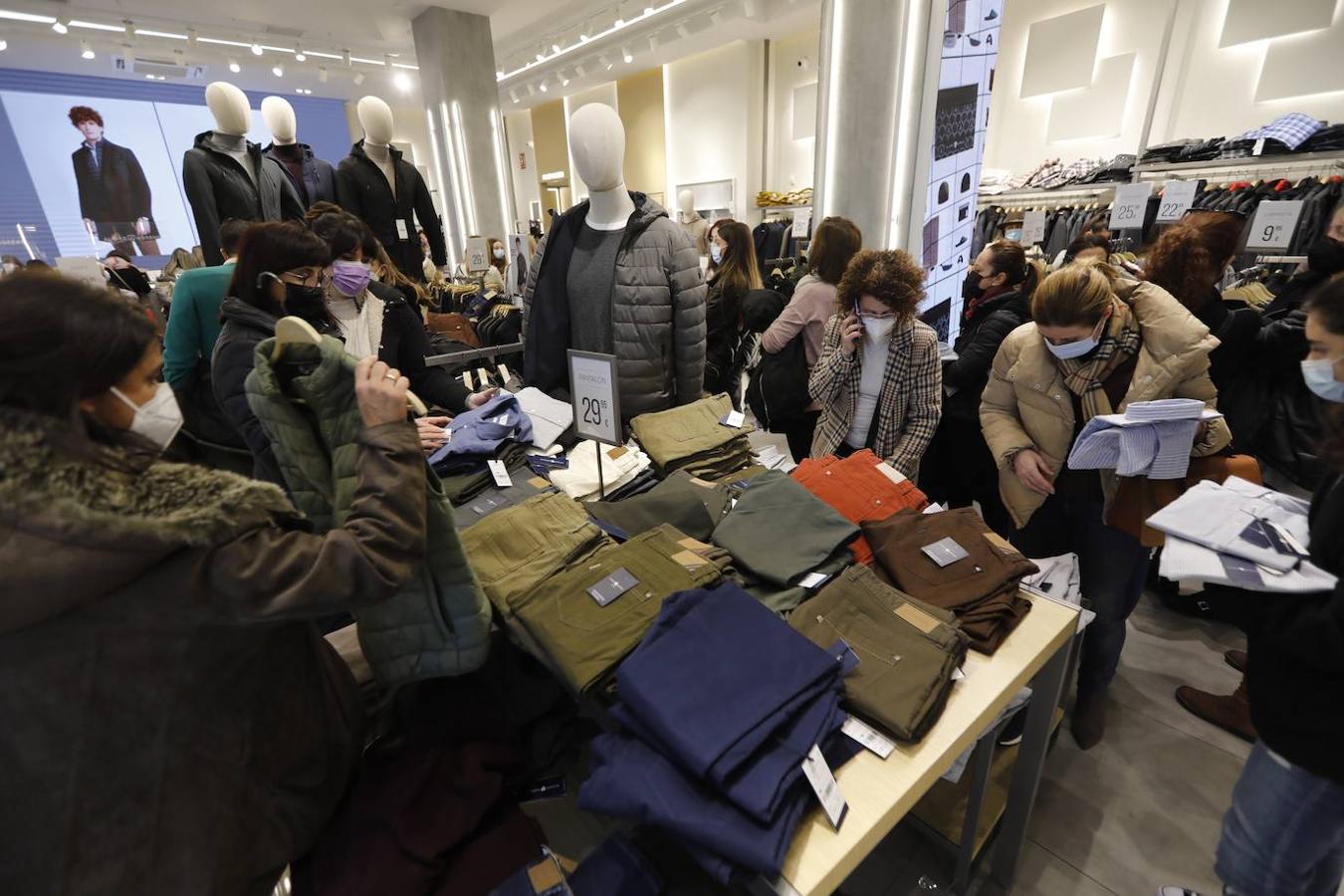 El ambiente de compras para los Reyes Magos en Córdoba, en imágenes