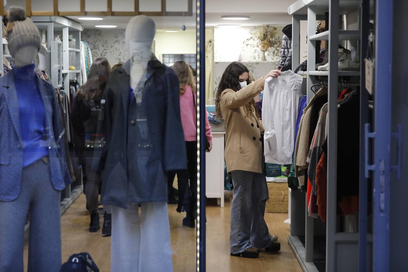 El ambiente de compras para los Reyes Magos en Córdoba, en imágenes