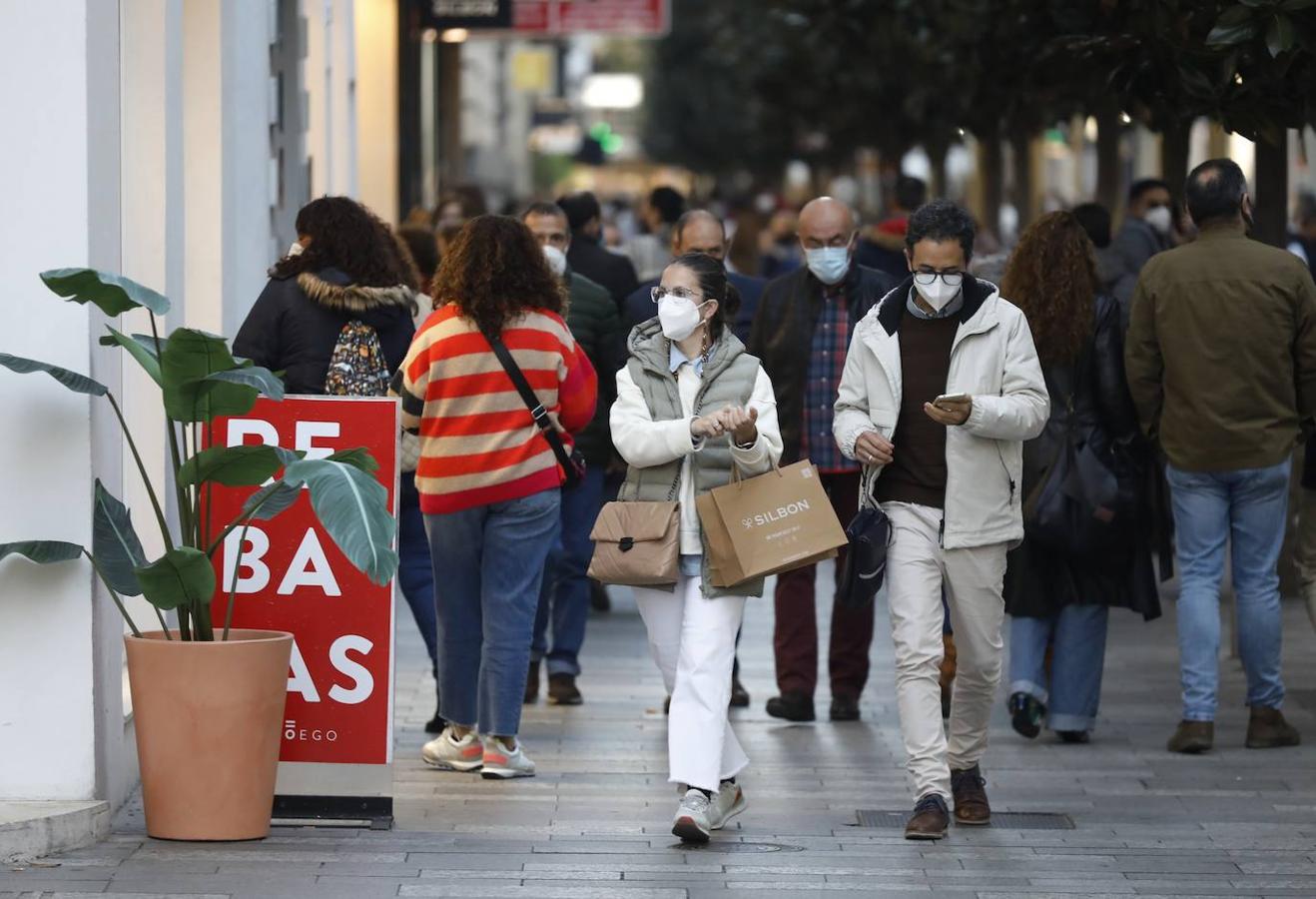 El ambiente de compras para los Reyes Magos en Córdoba, en imágenes