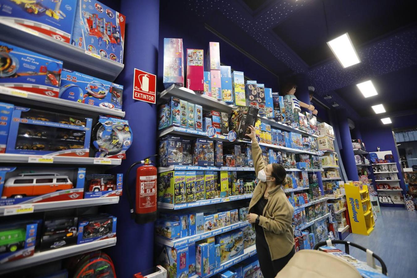 El ambiente de compras para los Reyes Magos en Córdoba, en imágenes