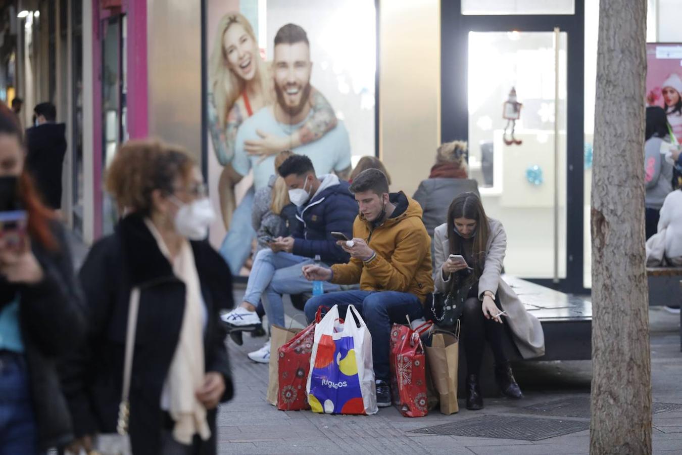 El ambiente de compras para los Reyes Magos en Córdoba, en imágenes